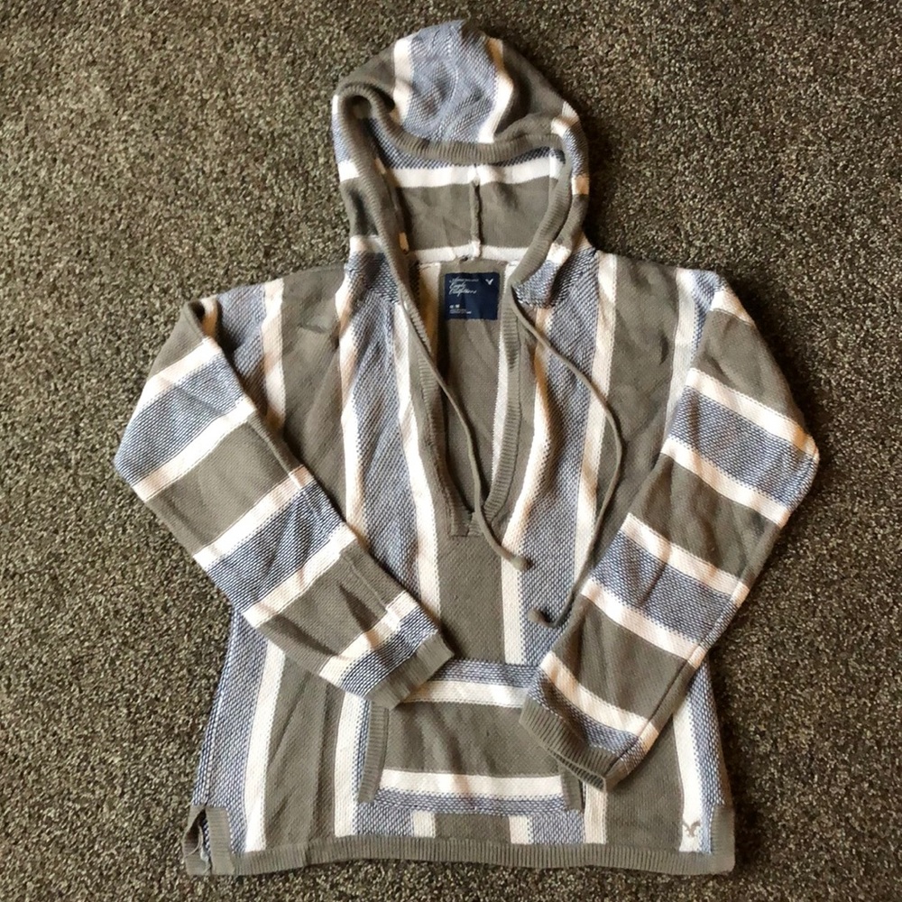 American Eagle pullover